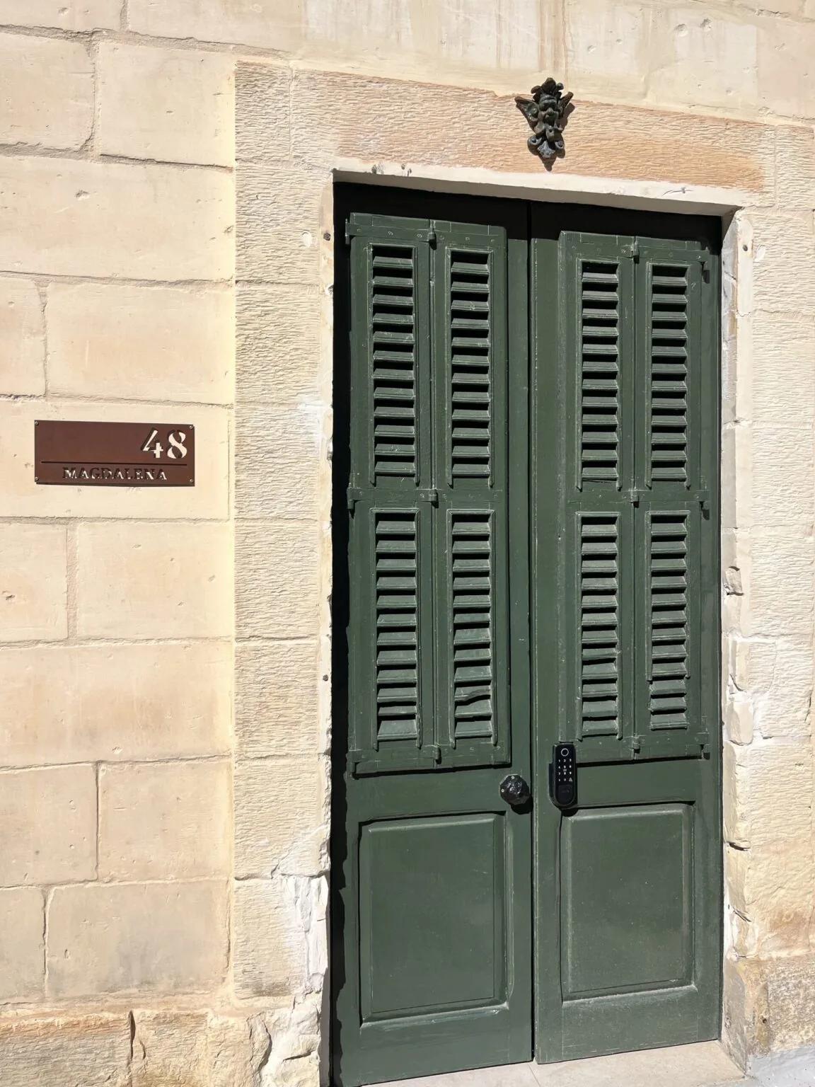The entrance to Magdalena, 48 Triq Il-Gendus, Bormla (Cospicua)